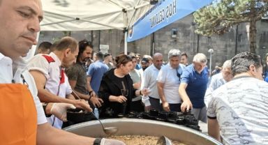 Lokantacılar Odası'ndan 10 bin kişiye aşure