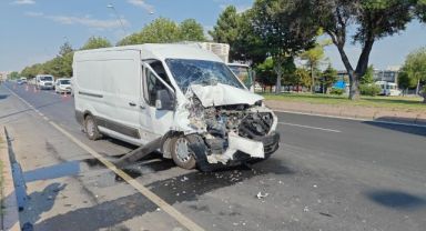 Minibüs kamyona arkadan çarptı: 1 yaralı
