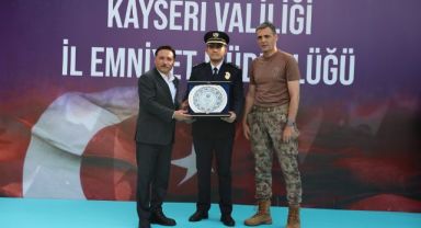 Vali Çicek, Rütbe Terfi ve Ödül Töreni'ne katıldı