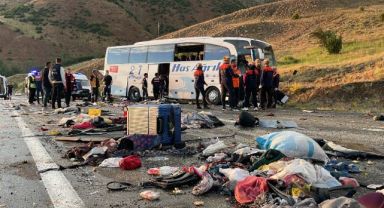 Yolcu otobüsü dağ yamacına çarptı: 4 ölü, 33 yaralı