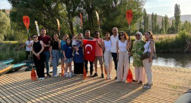 Zamantı Irmağı’nda şehit yakınları ve gaziler ücretsiz kanoya bindirildi