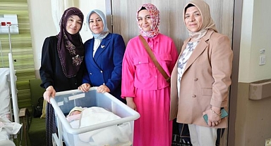 AK Parti Kayseri Kadın Kolları’ndan Anne Sütü Haftası’na anlamlı ziyaret