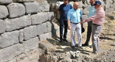 Başkan Çolakbayraktar, “Kayseri’nin İlk Medresesini Kültür Hazinemize Yeniden Kazandırıyoruz” -Hoca Hasan Medresesi’nde Tarih Gün Yüzüne Çıkıyor