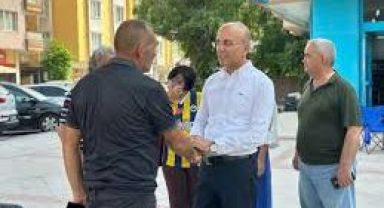 CHP’li Aşkın Genç’e dert yanan yurttaş: “Pastırma altınla yarışıyor, kendi memleketimizde yaptığımızı yiyemiyoruz… Önceden ‘Yarım kilo doğra’ derdim, şimdi 50 gram…”