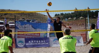 Erciyes'te 'En Havalı Voleybol Turnuvası'nda ilk düdük çaldı