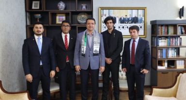 FİLİSTİNLİ ÖĞRENCİLER, SAADET PARTİSİ LİDERİ ARIKAN’I ZİYARET ETTİ