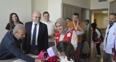 Hasta çocuklara kırtasiye desteği