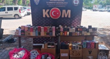 Kaçak parfüm satan şahıslar yakalandı