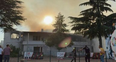 Kayseri'de hırdavat dükkanındaki yangın fabrikaya sıçradı