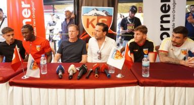Kayserispor Teknik Direktörü Markus Gisdol ve futbolcular, taraftarlarla buluştu
