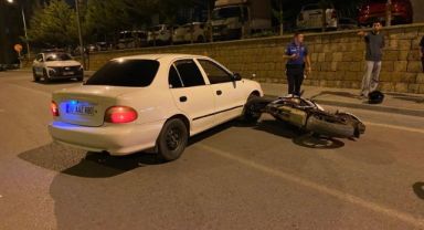 Motosiklet ile otomobil çarpıştı: 2 yaralı