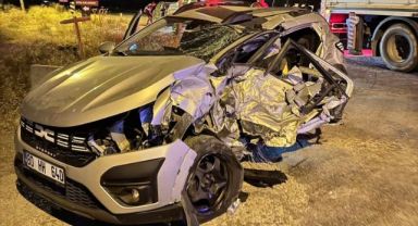 Otomobiller çarpıştı: 1 ölü 7 yaralı