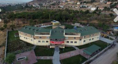 Toplumun Dikensiz Güllerini Şefkat Sofrasında Buluşturan Merkez: Develi Nevrez Sadi Kocaoğlu Bakım Evi