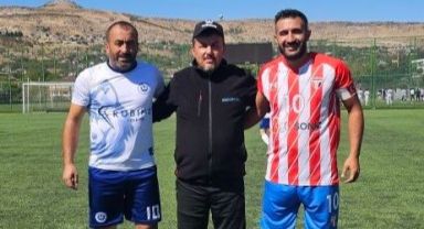 Ağabey - kardeş yeşil sahada rakip oldu