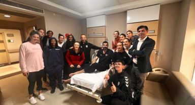 Ameliyat olan Solak’a kadın basketbolculardan ziyaret