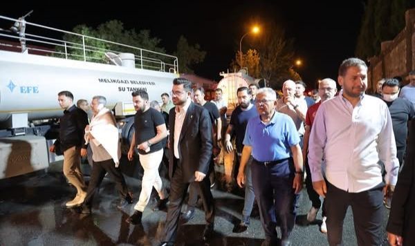 Büyükkılıç, yangın çıkan fabrikada inceleme yaparak geçmiş olsun dileklerini iletti