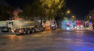 Fabrika yangınında 2 itfaiye personeli ve 1 fabrika çalışanı yaralandı