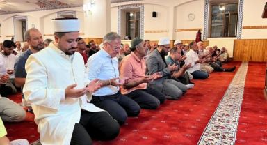 Hacılar kandil gecesinde huzurla doldu