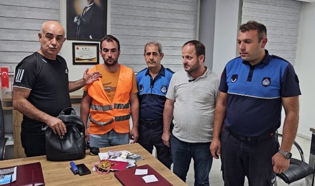 Hatay’da Örnek Davranış: Altın ve Para Dolu Çanta Sahibine Teslim Edildi