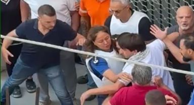 İzmir’de 16 Yaşındaki Saldırganı Linç Girişimi Polis Engelledi