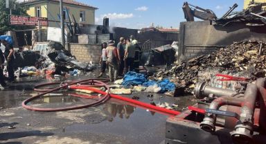 Kayseri’de hurdacıda çıkan yangın söndürüldü