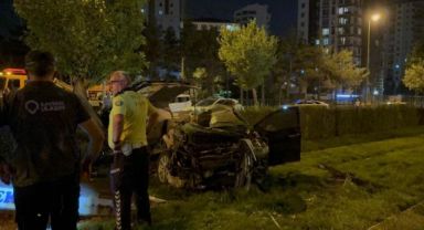 Kayseri'de Korkunç Kaza: Tramvay Yoluna Uçan Otomobilde Bir Kişi Hayatını Kaybetti