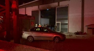 Plastik fabrikasında çıkan yangında 1 işçi zehirlendi