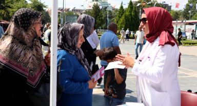 ‘Sağlıklı Yaşam Standı’ Cumhuriyet Meydanı’nda vatandaşlarla buluştu