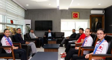 Badminton şampiyonlarından gurur ziyareti