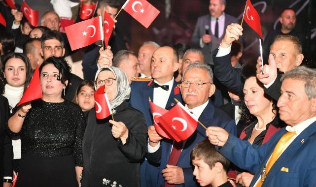 Başkan Büyükkılıç, Cumhuriyetin 102. yıl resepsiyonuna katıldı