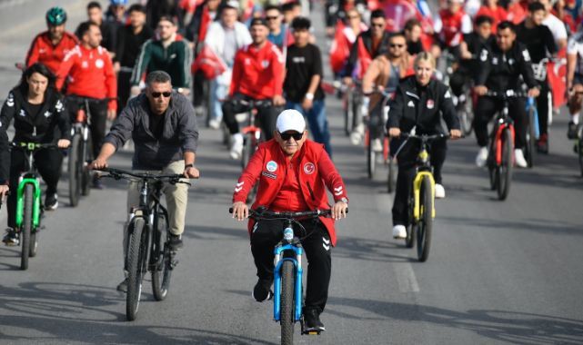 Başkan Büyükkılıç, ‘Cumhuriyetin Gücüyle Pedallıyoruz’ etkinliğine katıldı