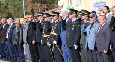 Bünyan'da 29 Ekim Cumhuriyet Bayramı Kutlamaları Çelenk Sunma Töreniyle Başladı