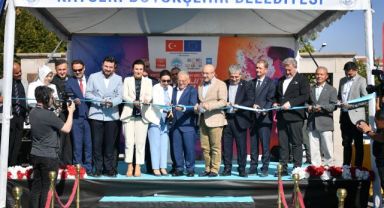 Büyükşehir'in gençlere yönelik büyüleyici Mobil Dijital Gençlik Merkezi açıldı