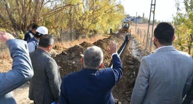 Büyükşehir'in Sarız'daki alt ve üst yapı yatırımları sürüyor