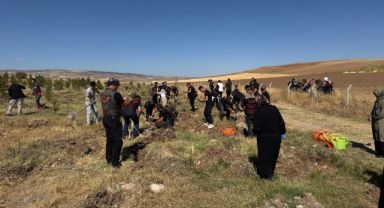 Büyükşehir, Sarımsaklı'da bin 500 fidanı toprakla buluşturdu