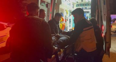Elektrikli bisikletle kamyonetin altına girdi: 1 yaralı