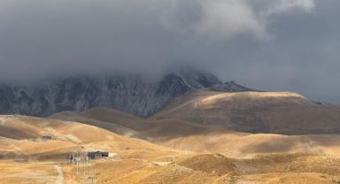 Erciyes'e mevsimin ilk karı yağdı