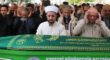 Gazeteci Azim Deniz'in Babası Yavuz Deniz Son Yolculuğuna Uğurlandı