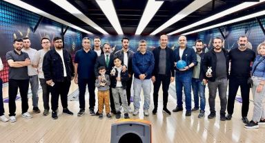 Gazeteciler bowling turnuvasında yarıştı