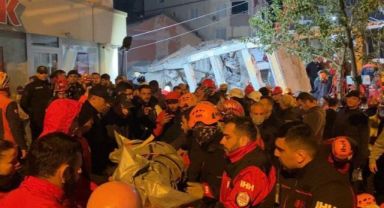 Gebze'de facia: Çöken Binada Son Olarak Annenin Cansız Bedenine Ulaşıldı, 4 Kişi Hayatını Kaybetti