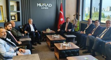 Gelecek Partisi Lideri Davutoğlu, Kayseri’de İlk Olarak MÜSİAD’ı Ziyaret Etti