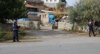 Hacılar’da Silahlı Saldırı: Husumetli Olduğu Kişiyi Tüfekle Vuran Şahıs Aranıyor