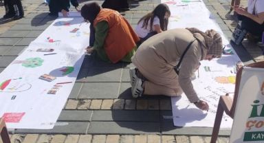 İHH Çocuk Kulübü, Filistin İçin Cumhuriyet Meydanı’nda Program Düzenledi