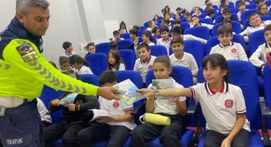 Jandarma 142 öğrenciye trafiği anlattı