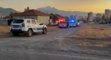 Kar maskeli saldırganlar baba ve oğlunu vurdu: 2 yaralı