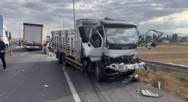 Kayseri'de 3 araçlı zincirleme kaza: 3 yaralı