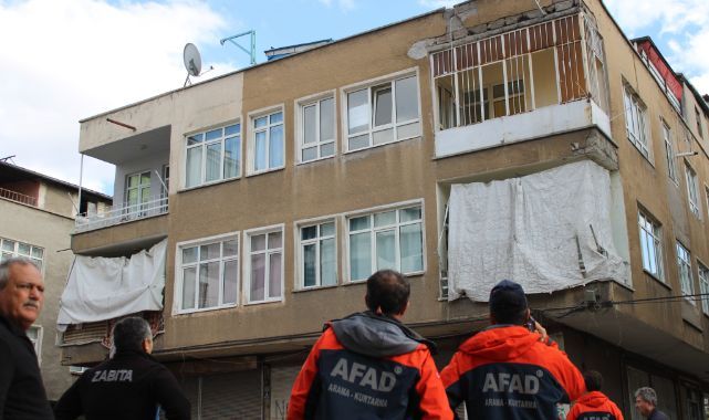 Kayseri'de 3 katlı bina yıkılma tehlikesi nedeniyle boşaltıldı