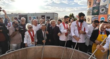 Kayseri Gastronomi Günleri 3. Kez Kapılarını Açtı: Açılışta 1 Ton Pastırmalı Kuru Fasulye İkram Edildi