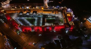 Kayseri Kalesi LED Işıklarla Donatıldı: Tarihi İhtişam Geceye Taşınıyor