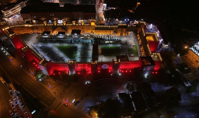 Kayseri Kalesi LED Işıklarla Donatıldı: Tarihi İhtişam Geceye Taşınıyor